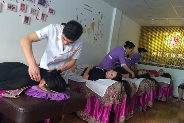 沃佳纤体美容坊加盟费用