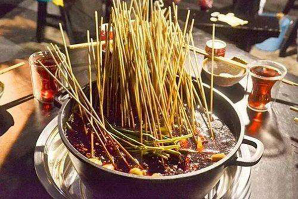 小红花串串香加盟费用