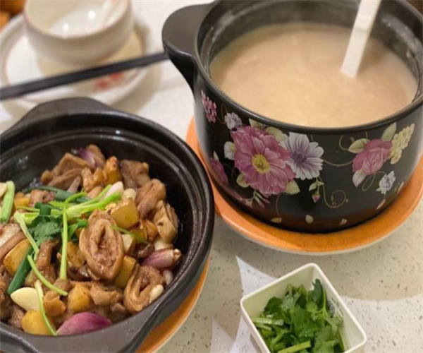蛙乐意肥肠牛蛙煲加盟费用