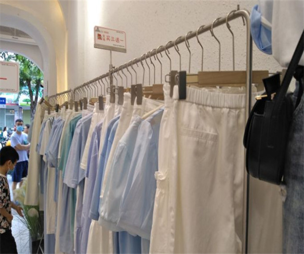 老鼠诚服装店连锁加盟费用