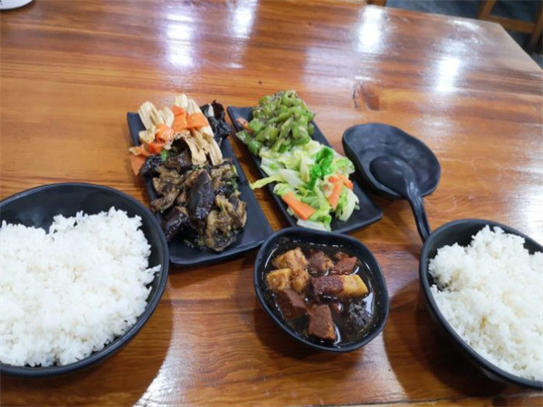 香满坛砂锅坛肉馆加盟费用