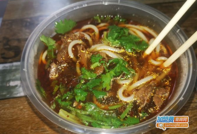 萌萌牛肉粉面馆加盟费用