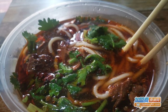 萌萌牛肉粉面馆加盟费用