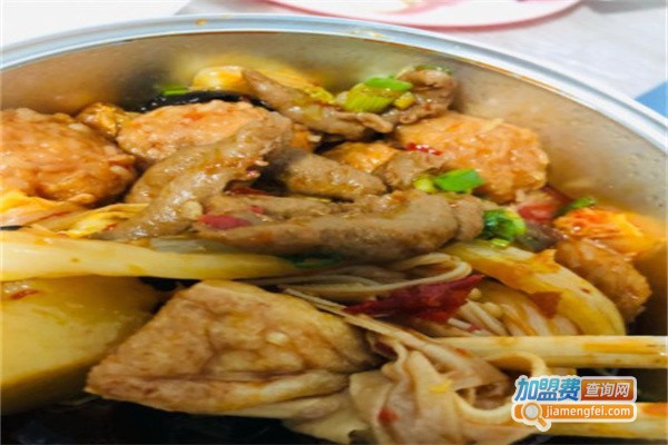 左耳知现烤焖汁饭加盟费用