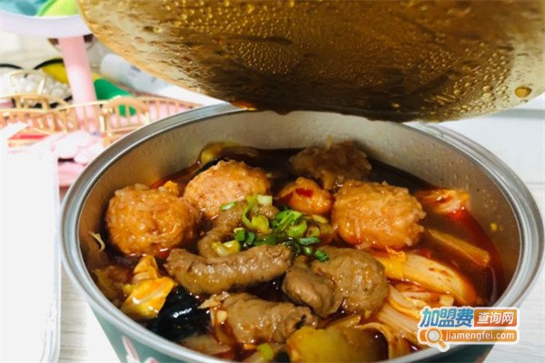 左耳知现烤焖汁饭加盟费用