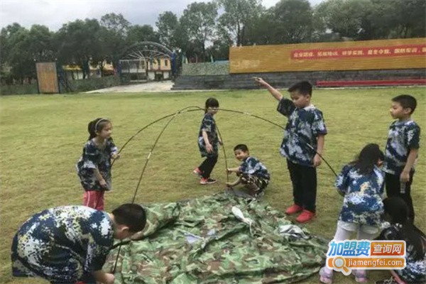 青少年户外训练营加盟费