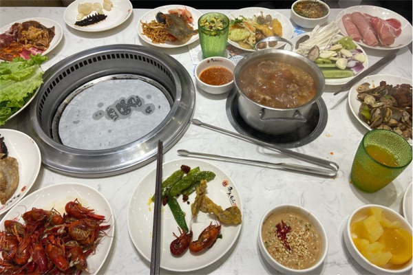 泰小古泰式烤肉火锅加盟费