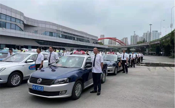 在上海开出租车需要什么条件？