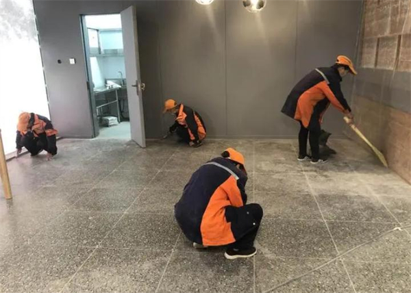 上海开荒保洁多少钱一个平方？