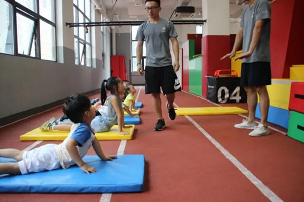 青少年体能训练机构加盟费