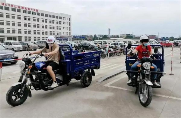 上海考摩托车驾照需要多少钱?