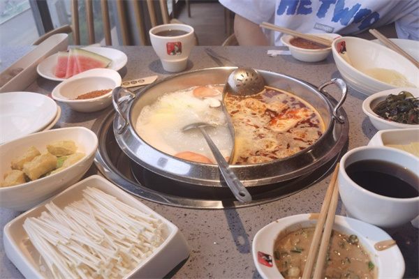 颜锅锅火锅加盟加盟费用
