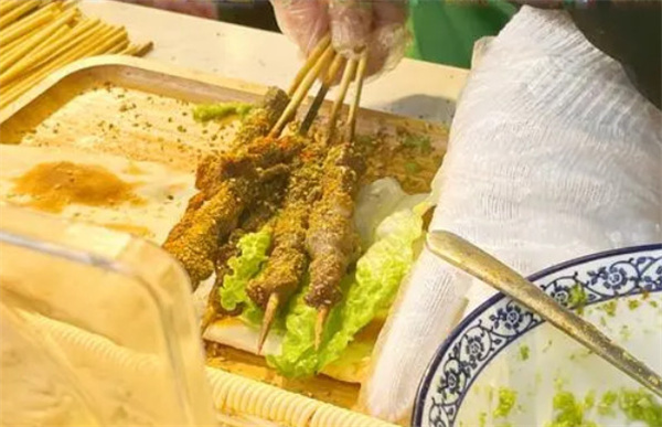 伍小哥烧饼夹羊肉串加盟加盟费用