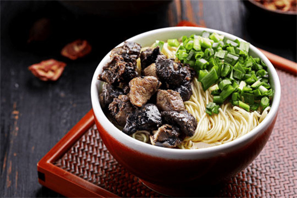 莉姐家馄饨和乌鸡米线加盟加盟费用