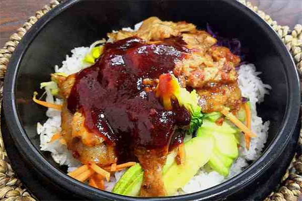 吉小安石锅鸡米饭加盟加盟费用