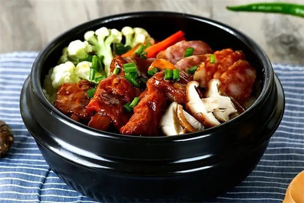吉小安石锅鸡米饭加盟加盟费用