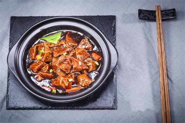 吉小安石锅鸡米饭加盟加盟费用