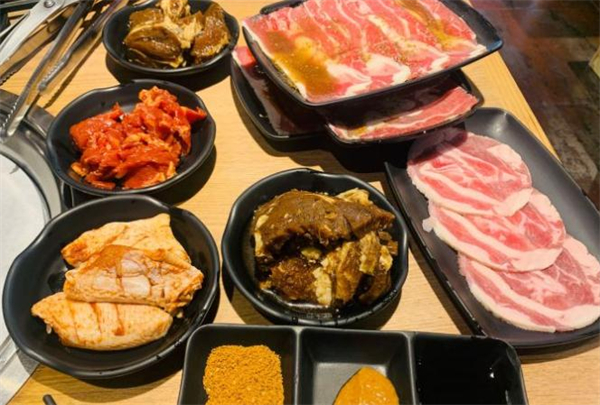 本家小顽牛自助烤肉加盟加盟费用
