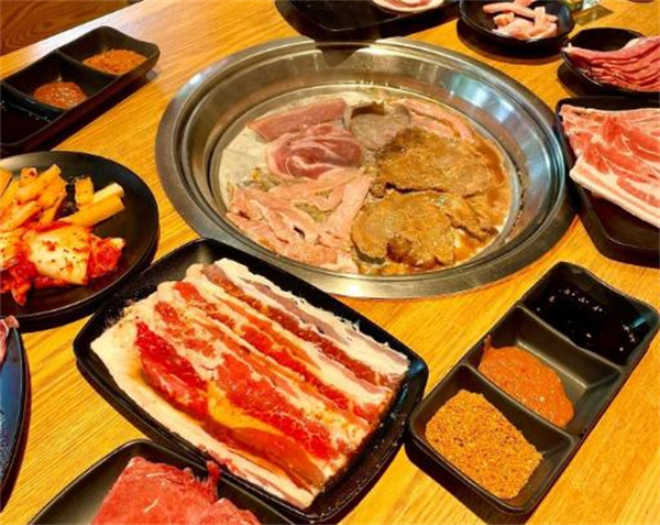 本家小顽牛自助烤肉加盟加盟费用