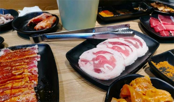 本家小顽牛自助烤肉加盟加盟费用