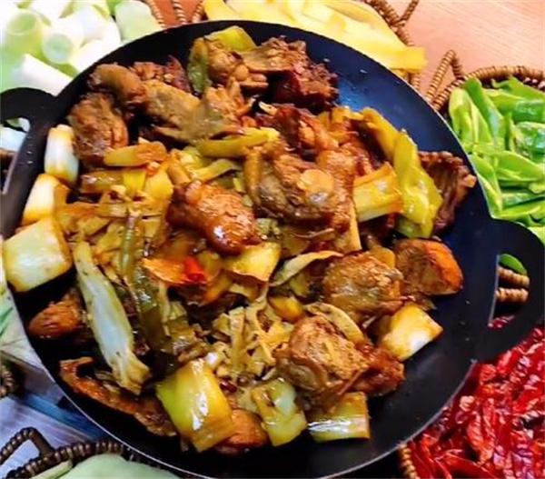 居宴沂蒙山铁锅炒鸡加盟加盟费用