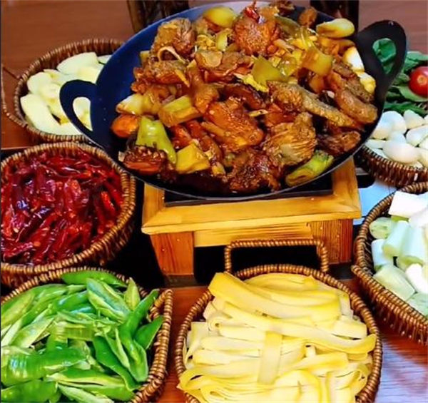 居宴沂蒙山铁锅炒鸡加盟加盟费用