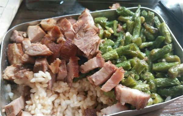 东北老饭盒加盟加盟费用