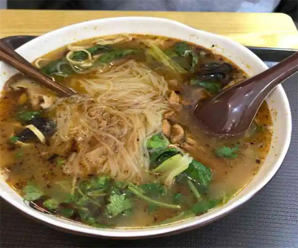 巧吴姐鲜汤米线加盟加盟费用