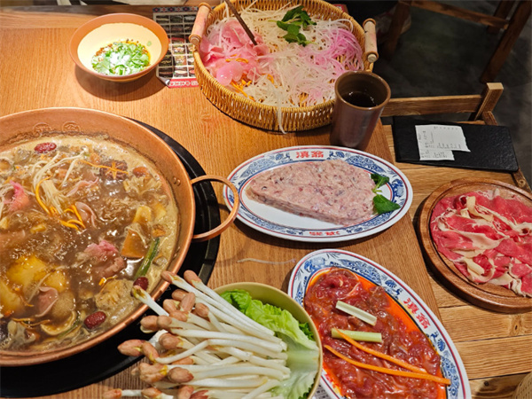 滇翁云南酸菜牛肉火锅加盟加盟费用