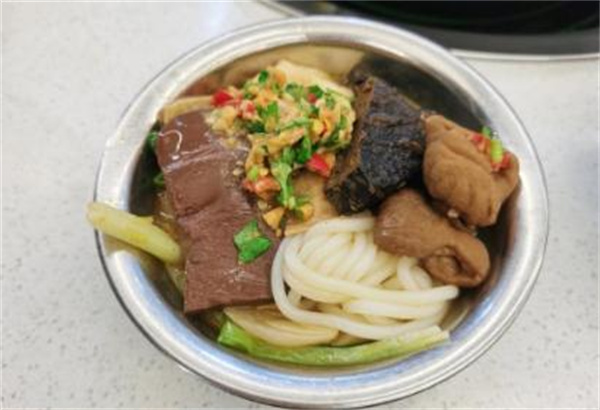 螺蛳粉肥肠臭豆腐火锅加盟加盟费用