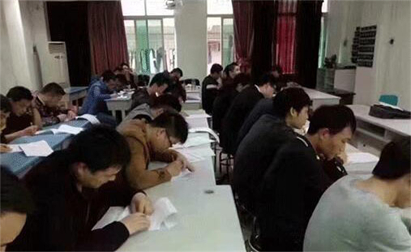 北大青鸟加盟费