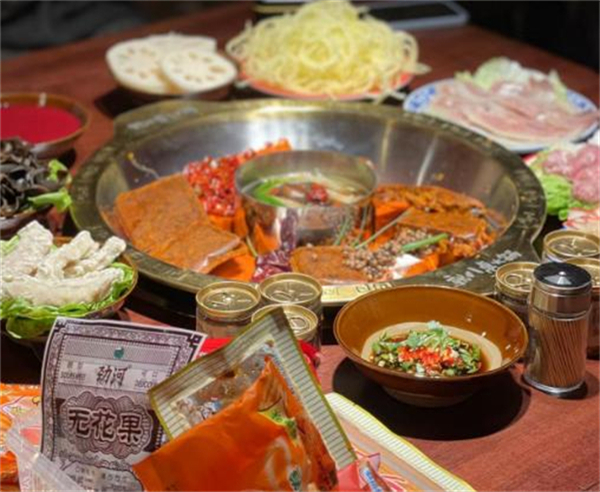 就八桌火锅加盟费