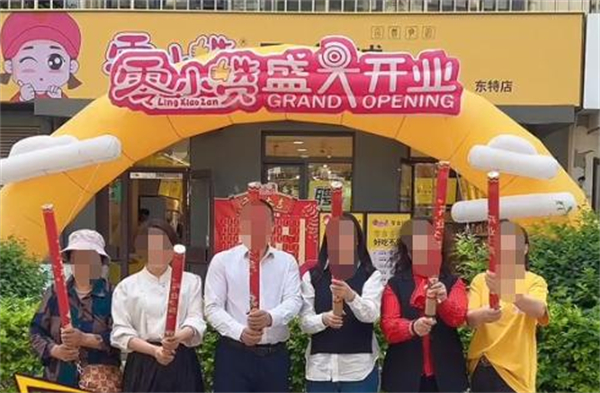 零小赞零食铺加盟费