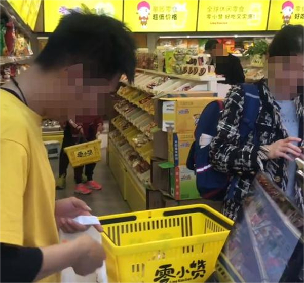 零小赞零食铺加盟费