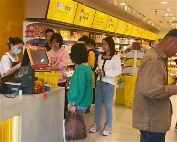 零小赞零食铺加盟费