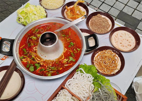 碰湘地火锅米粉加盟费