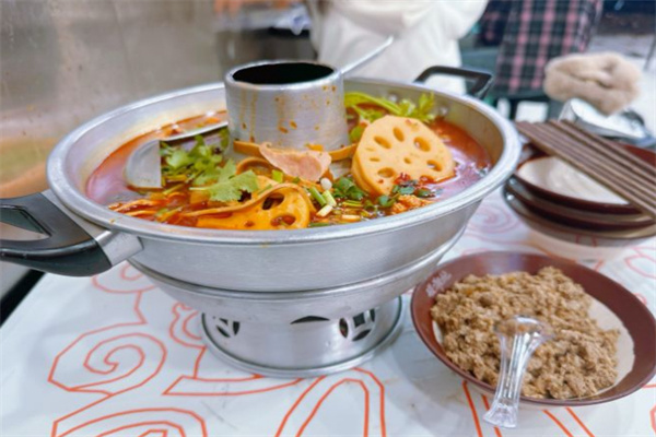 碰湘地火锅米粉加盟费