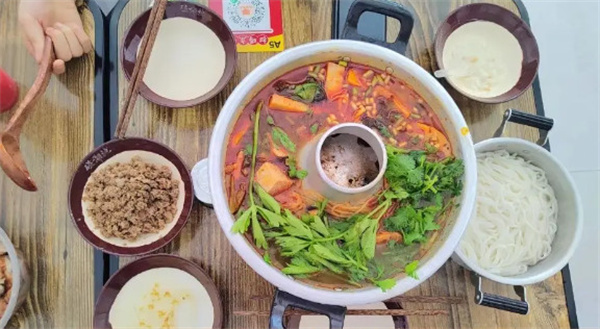 碰湘地火锅米粉加盟费