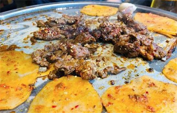 火炉旁烤肉加盟费