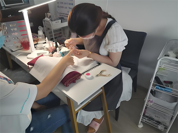 有个美甲加盟费