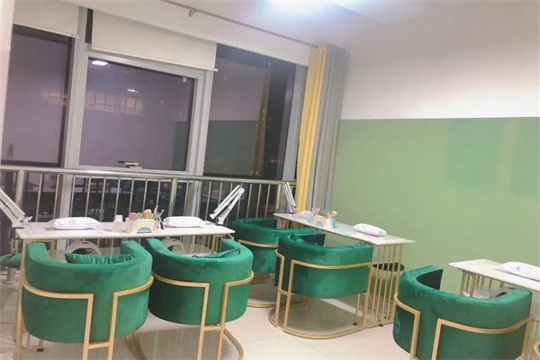 瞧享美甲加盟费