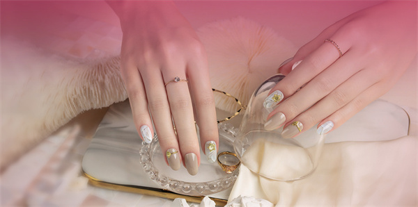 瞧享美甲加盟费