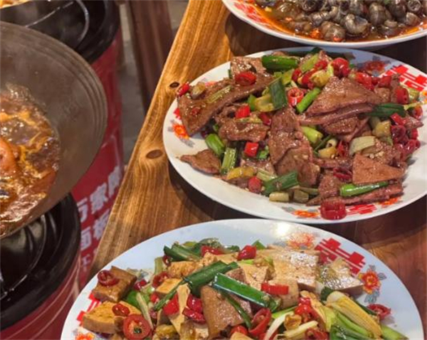 逵胖胖炉边菜加盟费