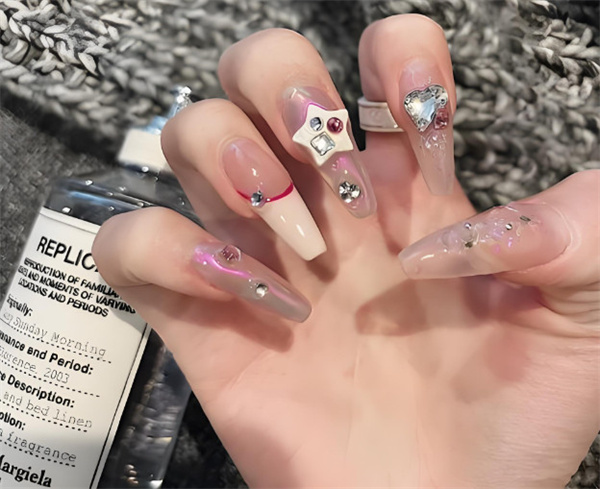 有个美甲加盟费