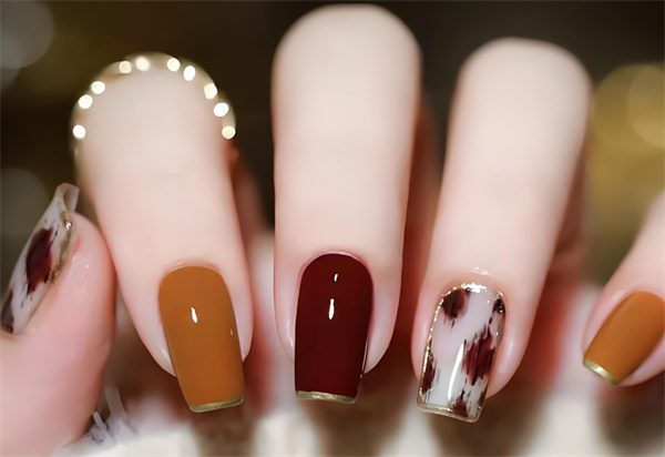 有个美甲加盟费