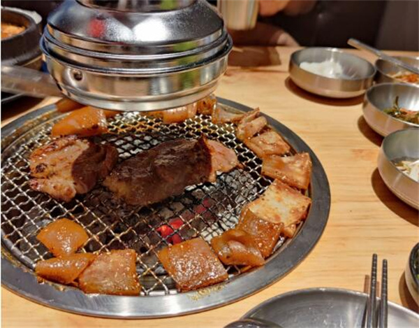 牛饱饱自助烧烤加盟费